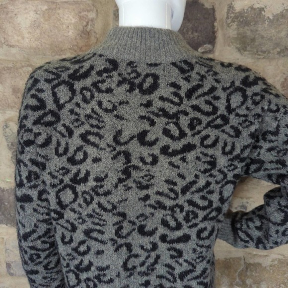 John + Jenn  Women's Cozy Pullover Mock Neck Leopard Knit Sweater Top Size XS - Picture 6 of 12